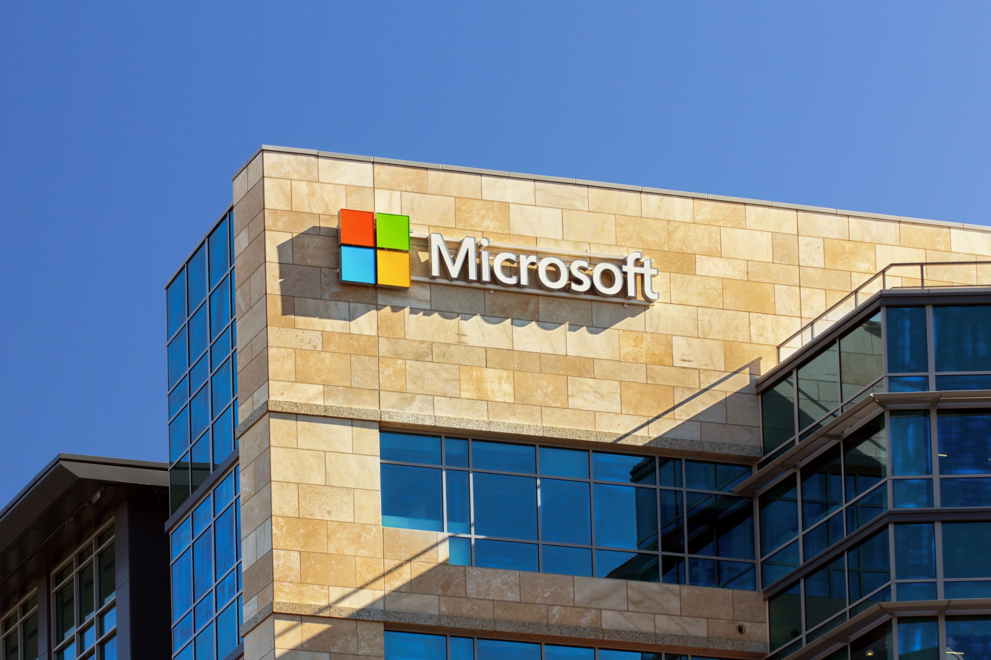 Microsoft To Use Hydrogen Fuel Cells for Data Centers