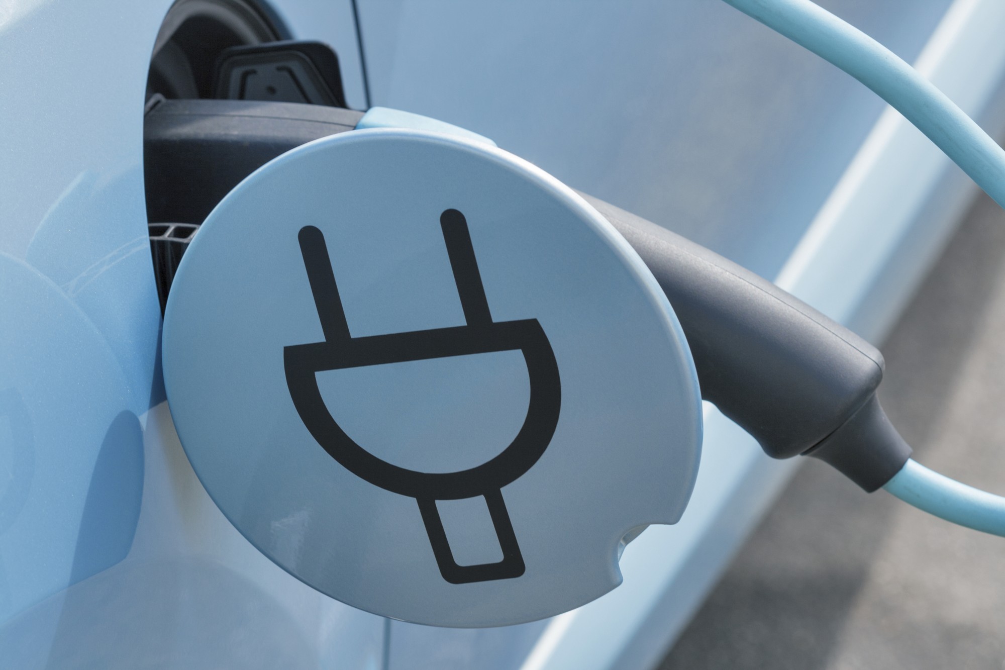 GM Drivers Can Use Tesla Charging Network